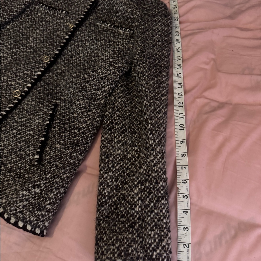 Chanel Women's Black and Cream Tweed Blazer - Picture 11 of 13
